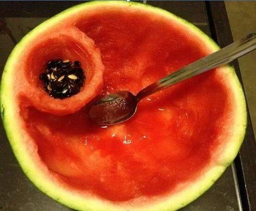 吃瓜别用勺,拒绝勺子文化，共享轻松生活