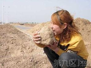 贵州女孩吃土瓜,土瓜的甜蜜诱惑